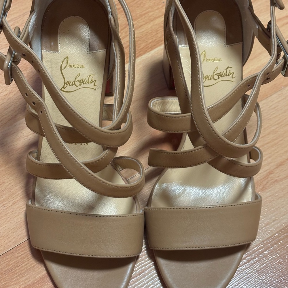 Elegant Tan Strappy Sandals - Picture 3 of 12